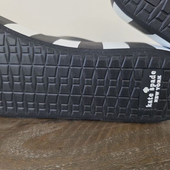 Kate Spade NY Black White Stripe Flip Flop Sandlas Bow Gold Logo SZ- 8 Like New - Picture 8 of 14